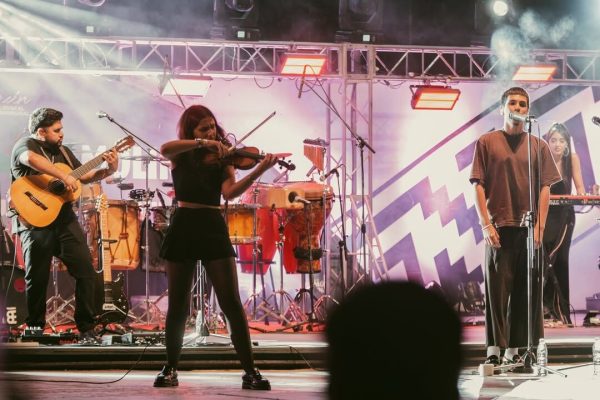 Tamara Meschller, la violinista que brilló con Milo J en el Tiny Desk: “Toda mi formación se la debo a la educación pública”