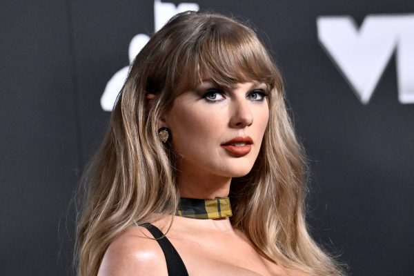 Taylor Swift da un paso al frente contra la inteligencia artificial y busca registrar su voz como marca