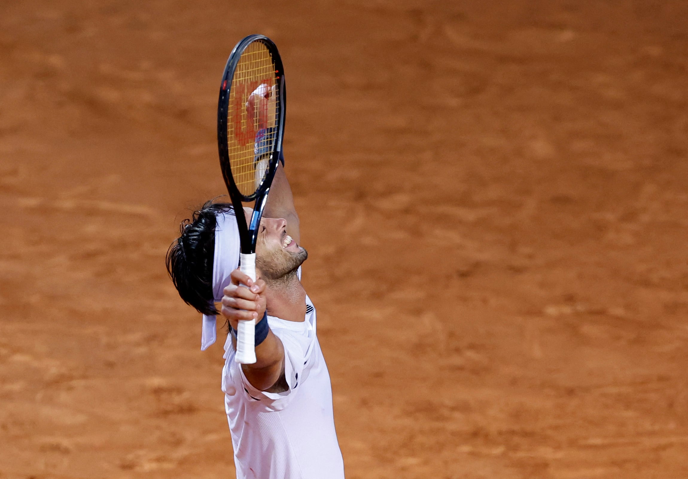 Thiago Tirante celebra su triunfo ante Flavio Cobolli en Roma (Fuente: REUTERS/Remo Casilli)