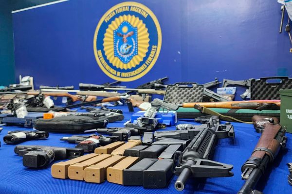 Tipo, modelo y calibre de las armas legales que fueron desviadas al mercado negro nacional e internacional durante 2 años