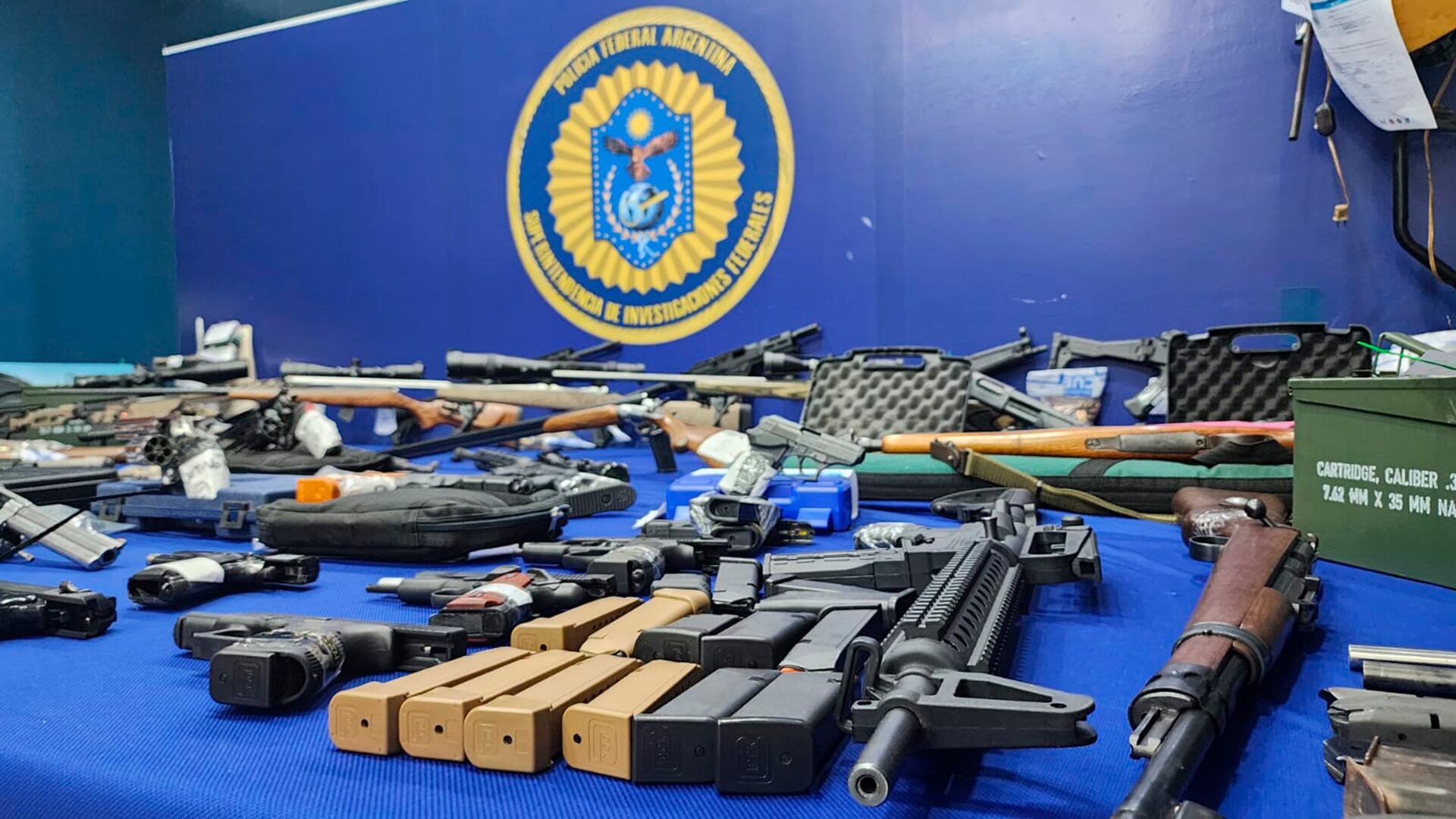 Tipo, modelo y calibre de las armas legales que fueron desviadas al mercado negro nacional e internacional durante 2 años