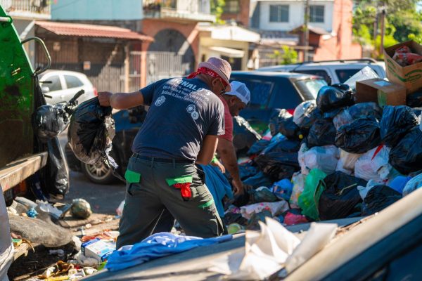 Tirar basura en un sitio no autorizado en El Salvador puede implicar una multa de $2,200 y hasta tres años de cárcel
