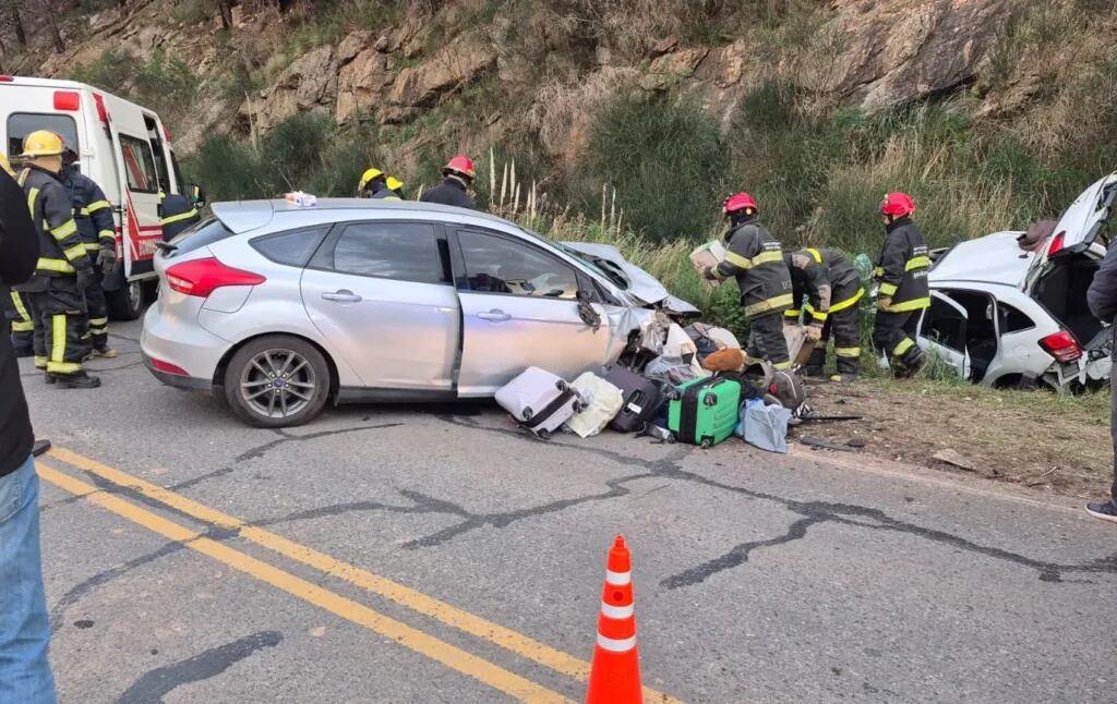 El hombre y la mujer que viajaban a bordo de Ford Focus resultaron heridos