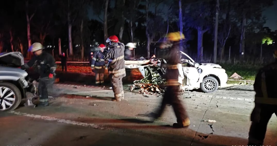 El impacto ocurrió en la mano hacia Cañuelas y provocó la muerte de todos los ocupantes del vehículo menor (Fuente: El Diario Sur)