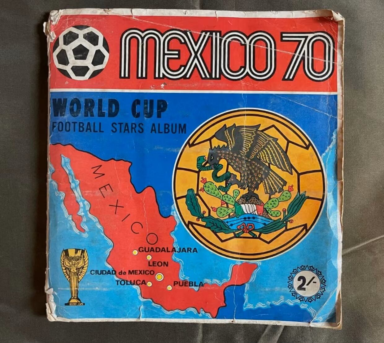 La portada del icónico álbum de cromos Panini de la Copa Mundial FIFA México 70, un valioso coleccionable que evoca la historia del fútbol. (Fotografía: X.com)