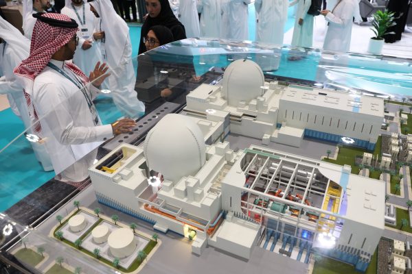 Un ataque con dron provocó un incendio en la central nuclear de Barakah, en Emiratos Árabes Unidos