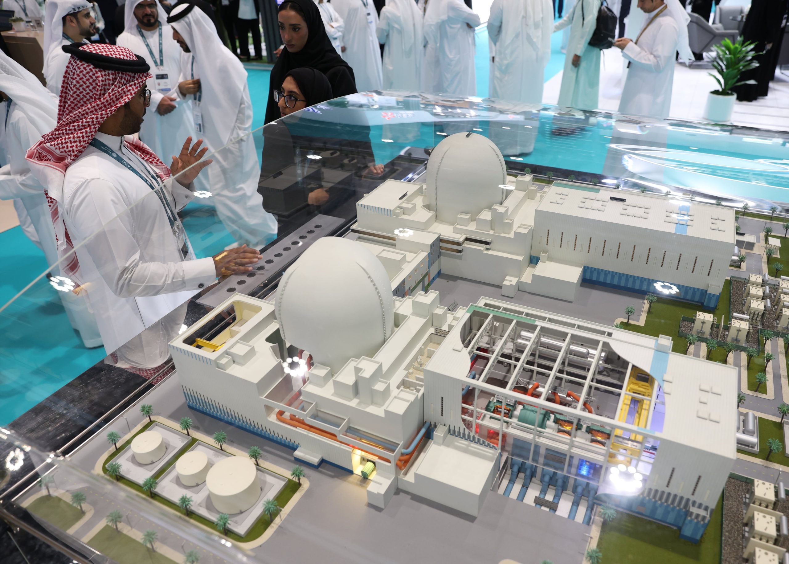 Un ataque con dron provocó un incendio en la central nuclear de Barakah, en Emiratos Árabes Unidos