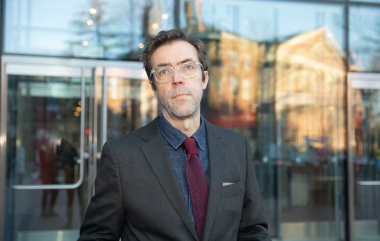 El experto de Harvard destacó que la cuarentena prolongada y el aislamiento de contactos son las estrategias más efectivas para el control. (Harvard) 
