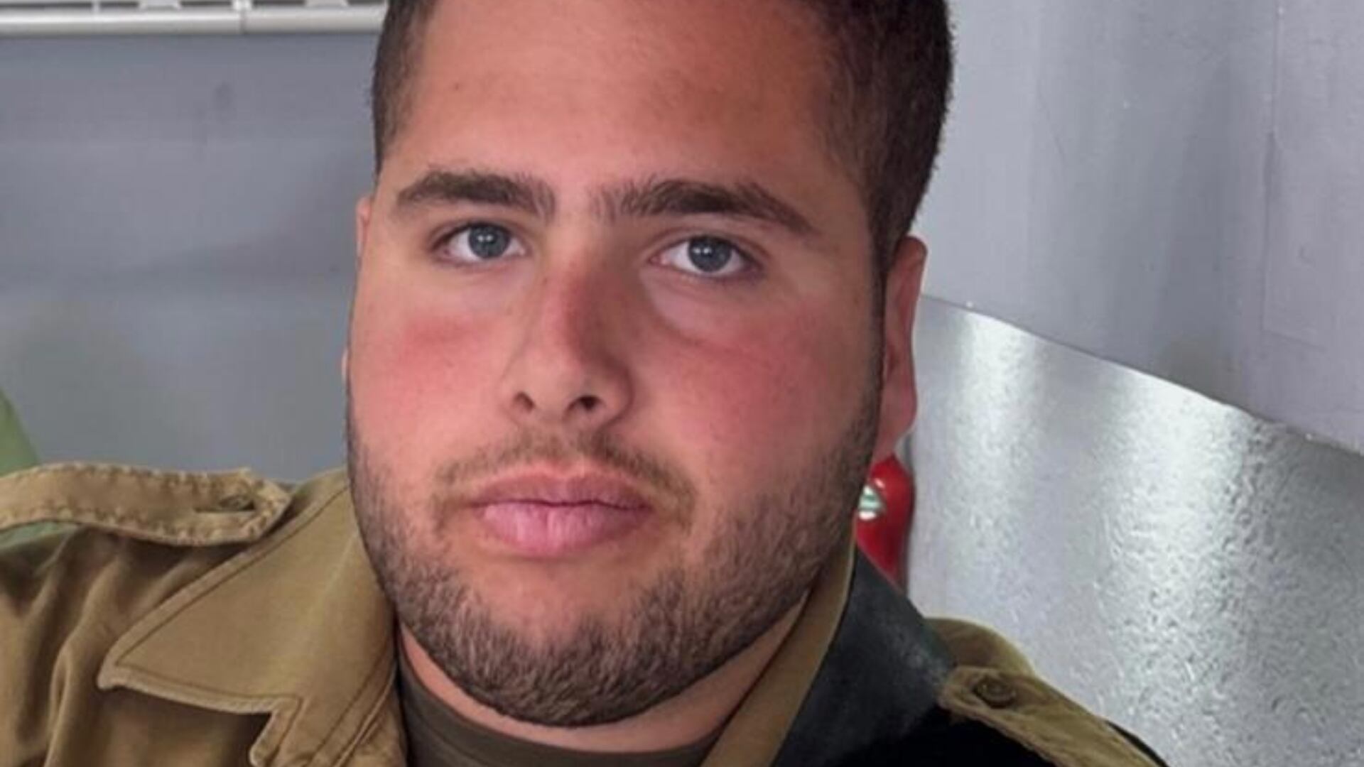 El sargento Noam Hamburger, originario de Atlit, técnico de tecnología y mantenimiento del 9.º Batallón, de la formación «Huellas de Hierro» (401), falleció en acto de servicio en el norte de Israel a los 23 años (FDI)