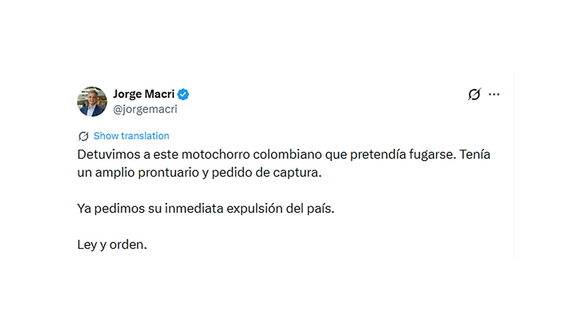 Un motochorro escapó a toda velocidad por Boedo, perdió el control y fue detenido: el video desde cámara en el casco del oficial