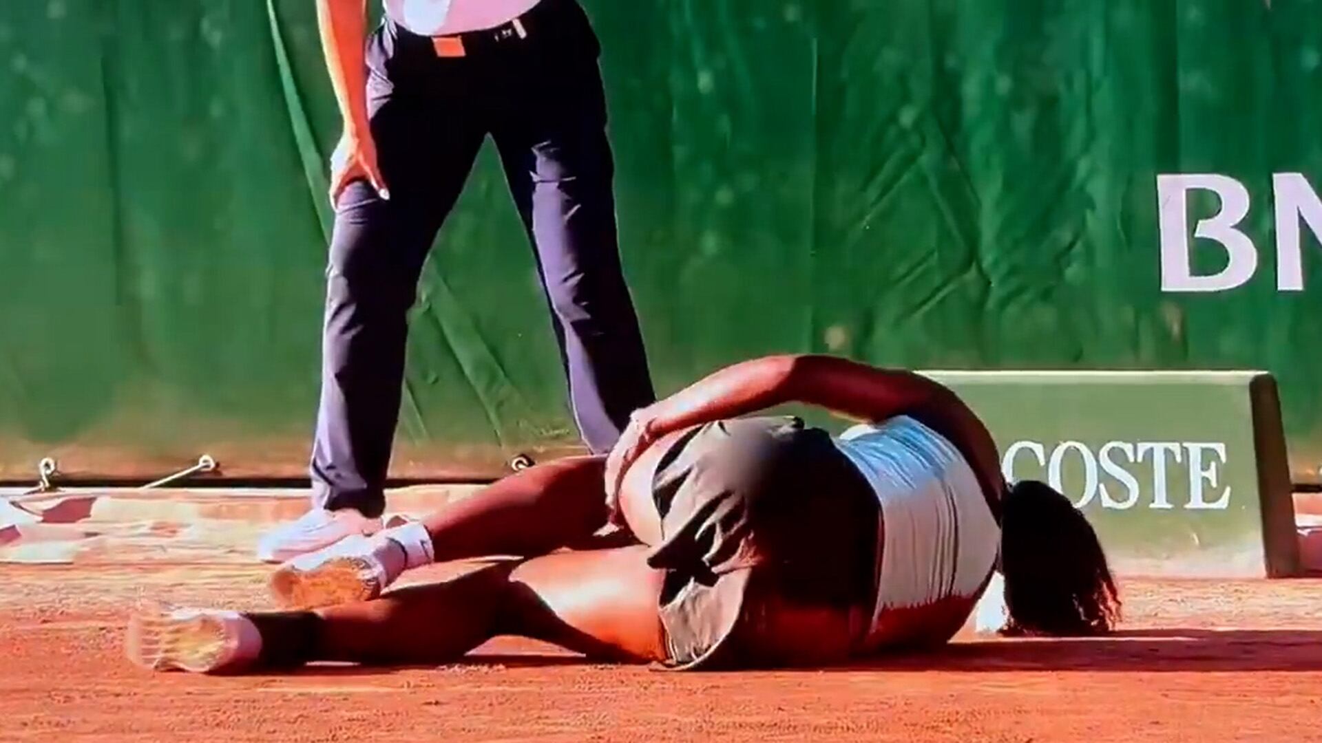 Hailey Baptiste se marchó entre lágrimas