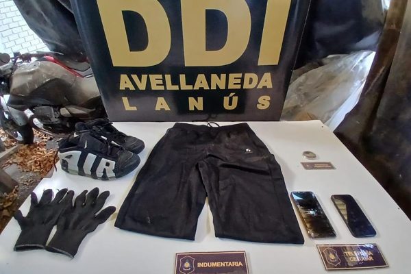 Violenta entradera en Avellaneda: maniataron a un hombre, lo desvalijaron y un detalle clave permitió identificarlos