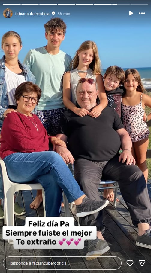 Una imagen difundida en redes sociales muestra a una familia celebrando el Día del Padre, con un mensaje dedicado al progenitor.