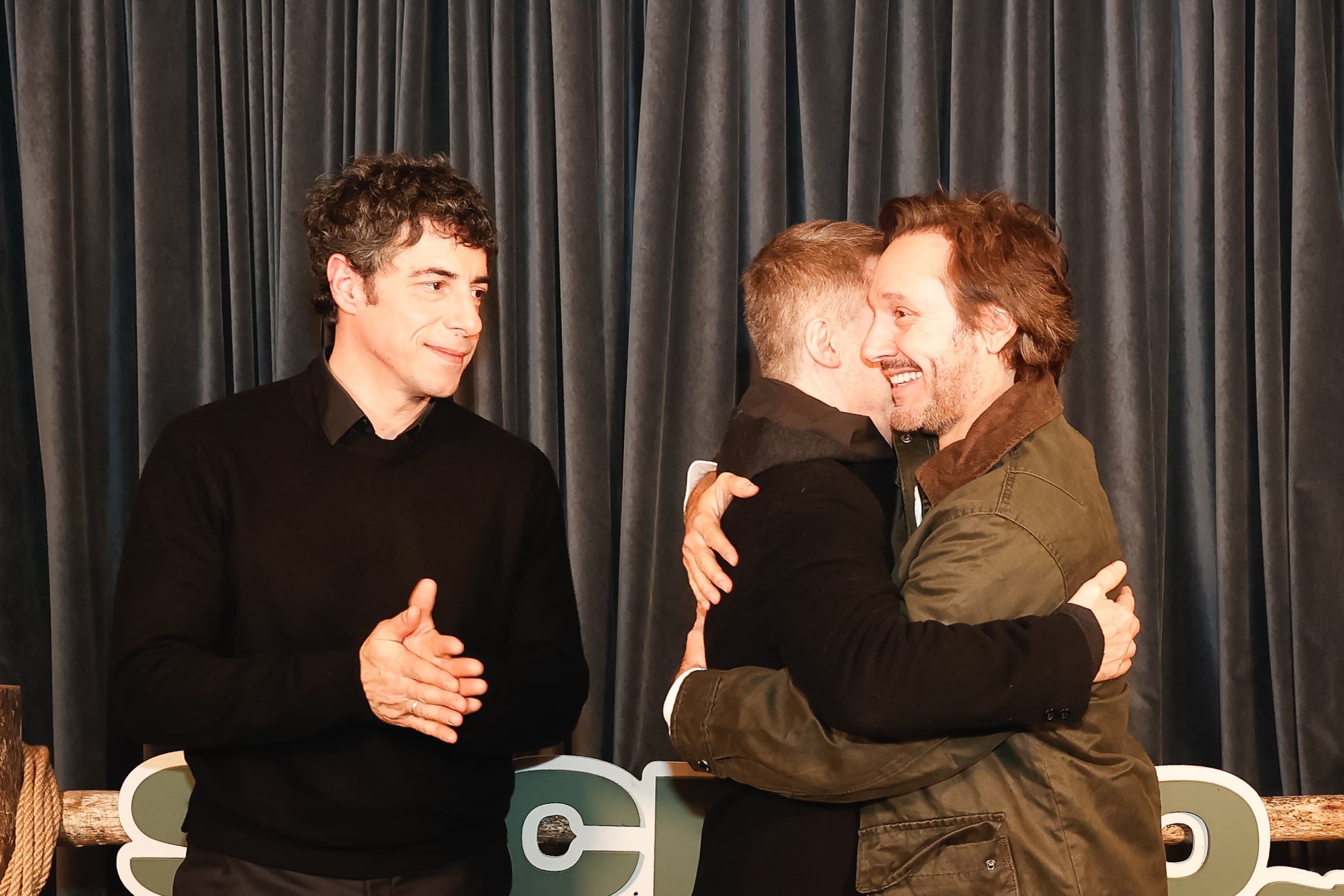 La versión teatral de Secreto en la montaña tiene guion adaptado por Marcos Carnavale y dirección de Javier Daulte en Buenos Aires