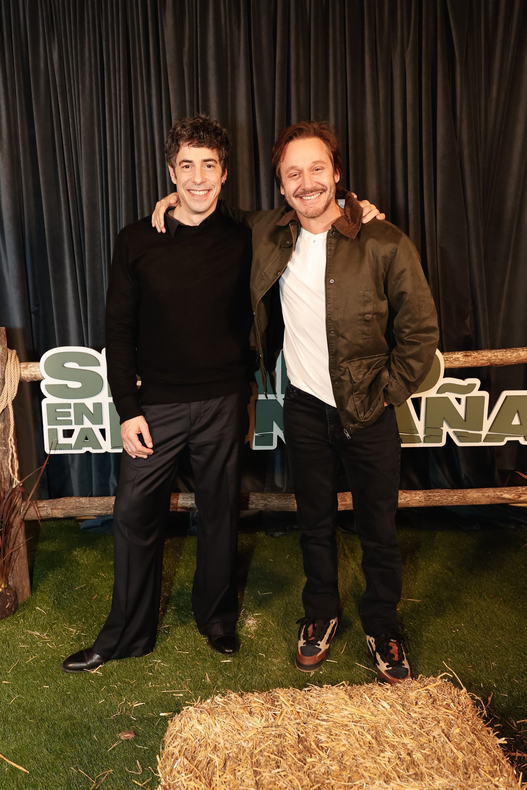 Adrián Suar sorprendió a Benjamín Vicuña y Esteban Lamothe y asistió a la obra “Secreto en la Montaña”