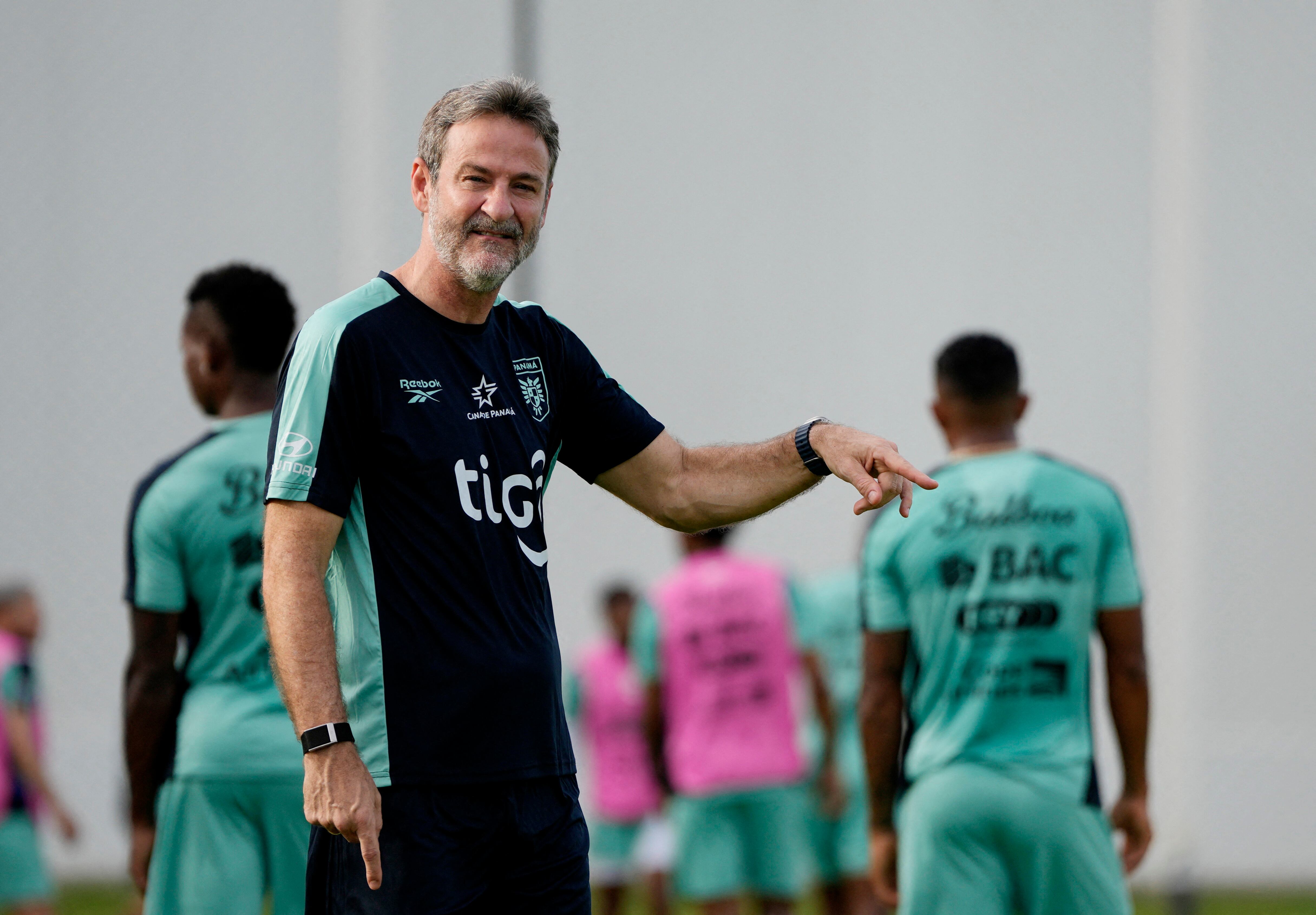 Fútbol Fútbol - Copa Mundial de la FIFA 2026 - Entrenamiento de Panamá - Centro de Entrenamiento de Alto Rendimiento Luis Matador Tejada, Ciudad de Panamá, Panamá - 26 de mayo de 2026 El entrenador de Panamá, Thomas Christiansen, durante el entrenamiento REUTERS/Enea Lebrun