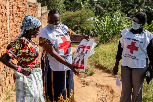 Al menos 43 muertos y más de 260 contagios confirmados por el brote de ébola en el Congo y Uganda