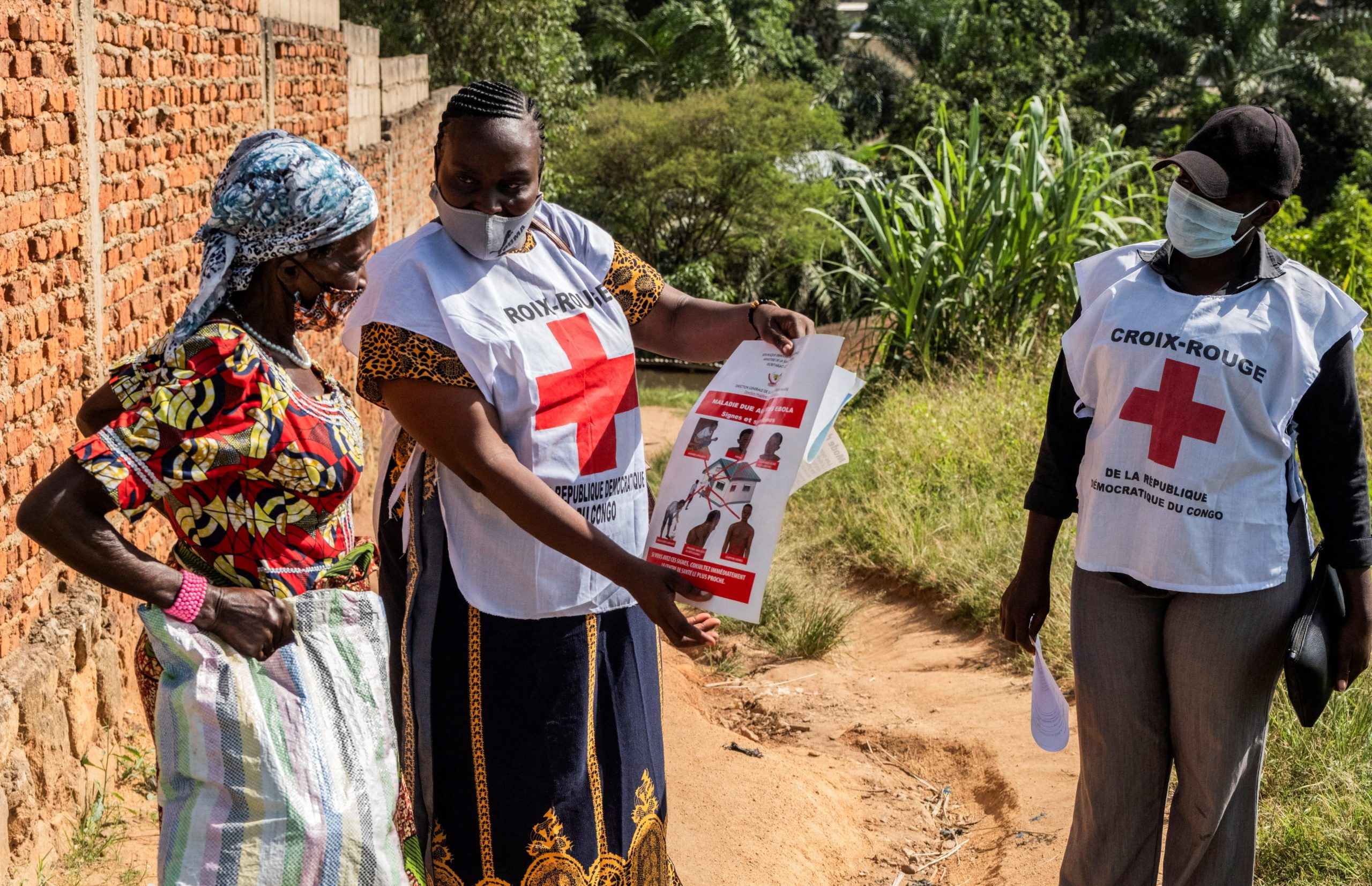 Al menos 43 muertos y más de 260 contagios confirmados por el brote de ébola en el Congo y Uganda