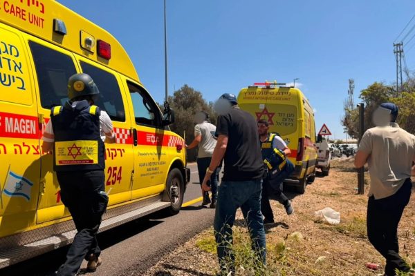 Al menos un muerto y cuatro heridos en un ataque terrorista en el centro de Israel