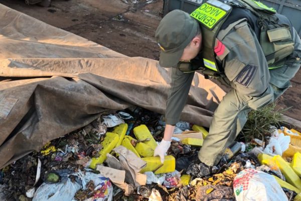 Allanaron una vivienda en la que fabricaban y vendían “Fernnabis”, una bebida a base de fernet con cannabis: dos detenidos