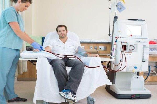 Altos obstáculos impiden la búsqueda de trasplantes que salven vidas a los pacientes en diálisis