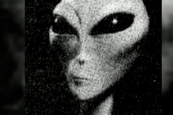 Asegura que tuvo una experiencia cercana con OVNIS y creó un museo para contarla