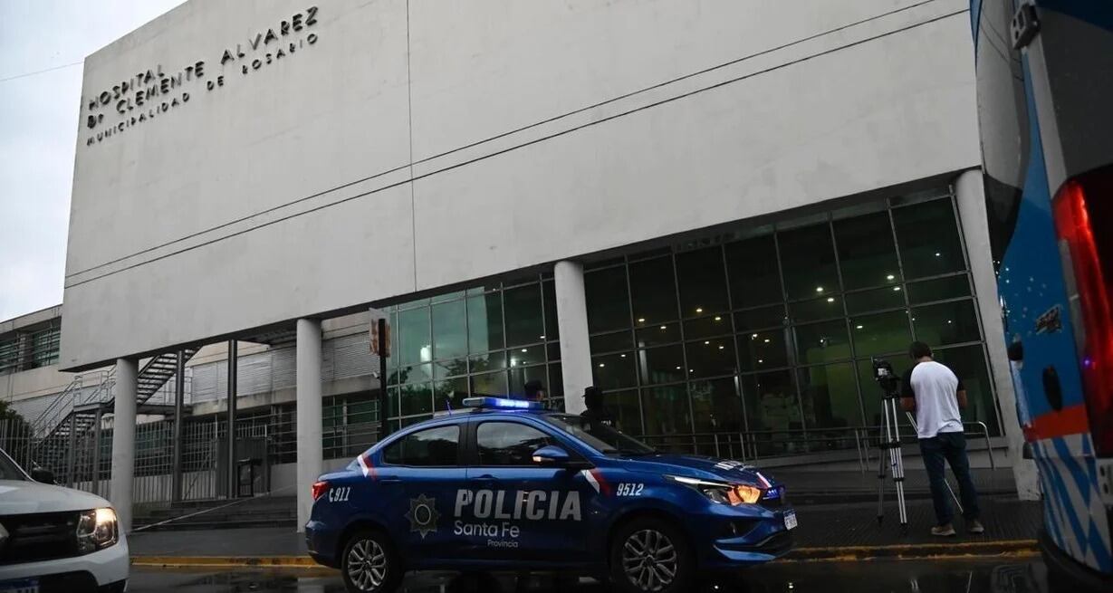 La víctima fue trasladada al Hospital de Emergencias Clemente Álvarez donde falleció por las heridas recibidas