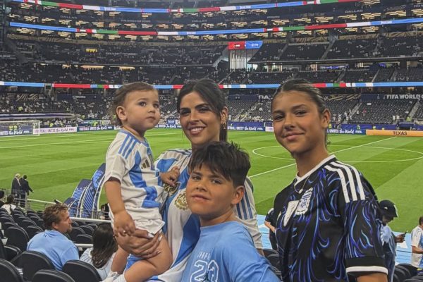 Así vivieron las mujeres de la Selección el partido ante Jordania: apoyo incondicional, selfies y chaquetas decoradas