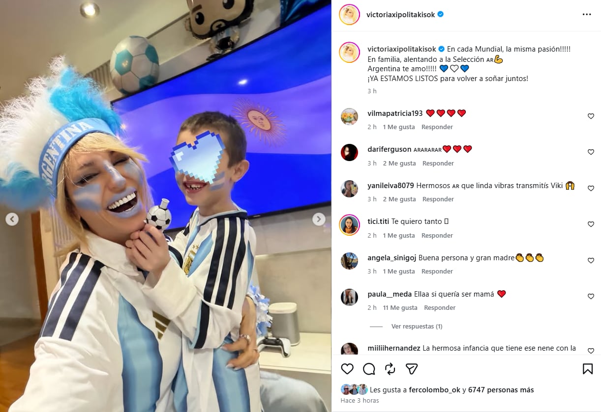 Victoria Xipolitakis alentó a la Selección argentina junto a su hijo y expresó su pasión por el Mundial en una publicación