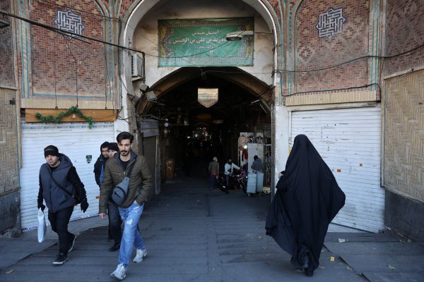 Bajo la sombra de la guerra: la continua erosión de la clase media iraní