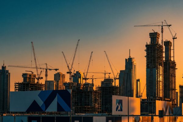 Banca privada incrementa un 33.9% los créditos al sector construcción en El Salvador durante abril de 2026
