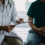 Biopsia para detectar cáncer: qué es, cómo se hace y cuáles son sus riesgos