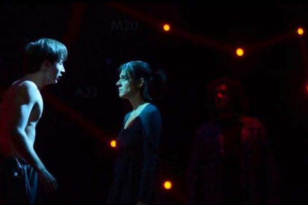 Carla Calabrese pone en escena una obra que invita a la reflexión: “No puedo dirigir solo entretenimiento”