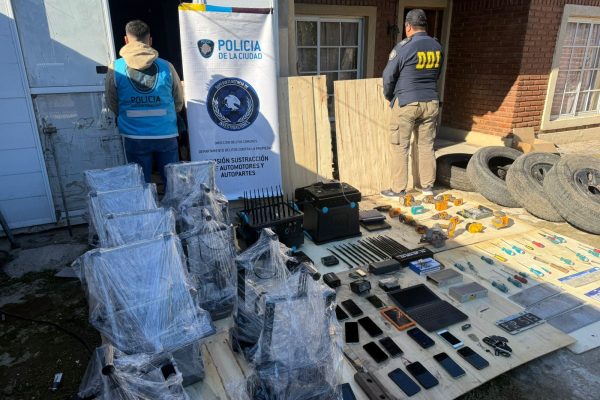 Cayó “la banda de las Hilux”: dictaron la prisión preventiva a tres delincuentes acusados de robar 25 camionetas 4×4