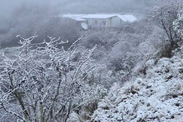 Cerros y lagunas nevadas: la sorprendente postal que se registró en Jujuy durante el segundo día de invierno