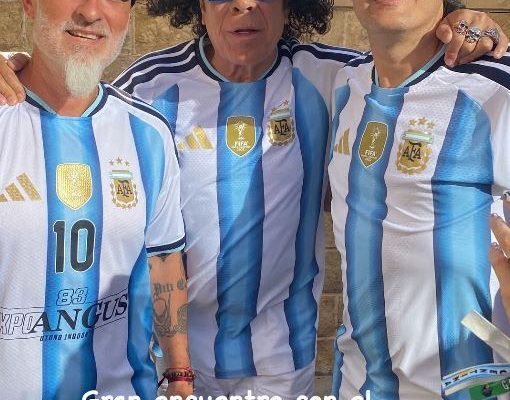 Ciro Martínez y Luli Bass alentaron a la Selección Argentina en el duelo ante Jordania: el encuentro con la Mona Jiménez