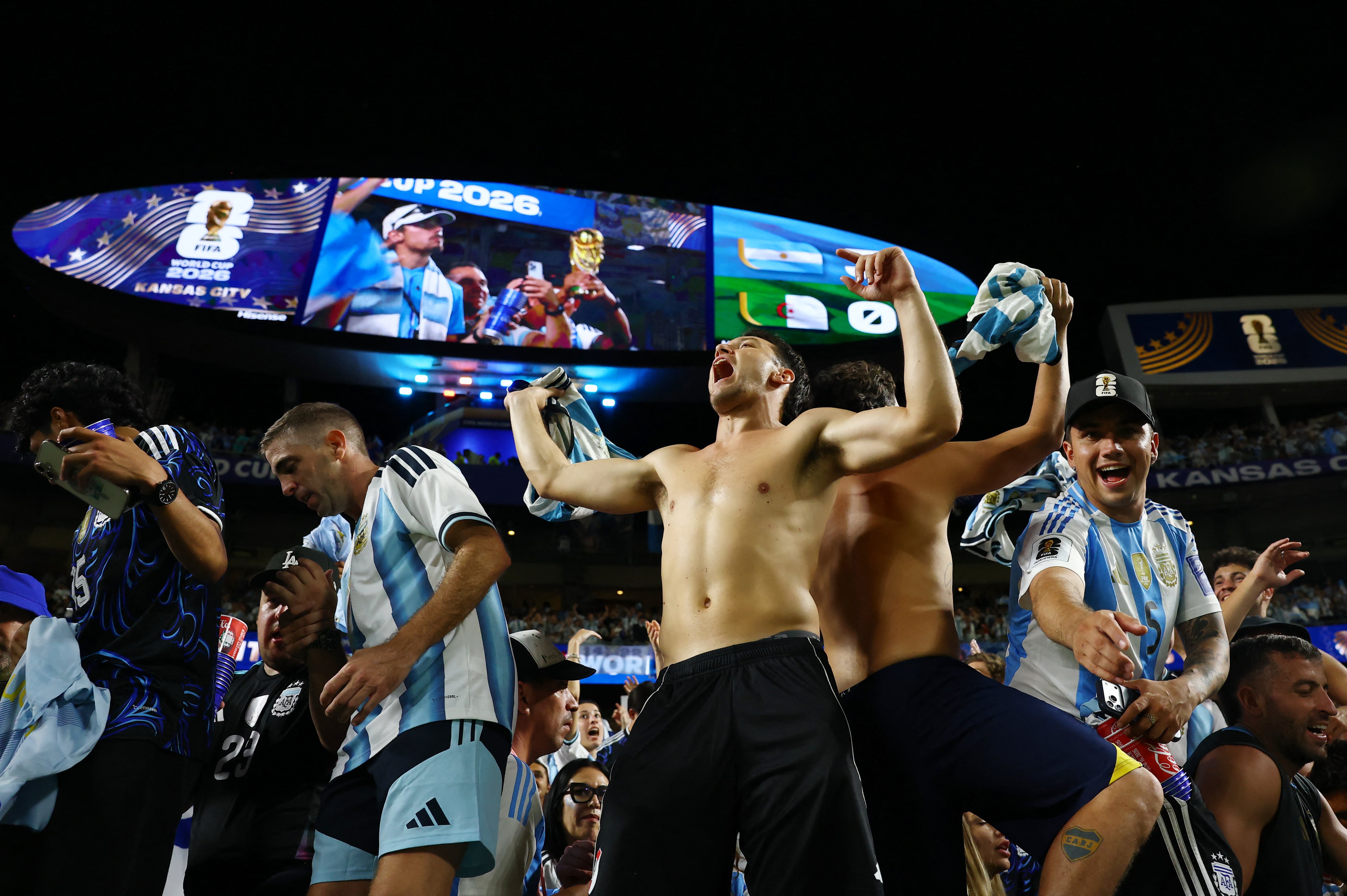 El Mundial 2026 desencadena efectos psicológicos y fisiológicos en los fanáticos que van más allá del entretenimiento (REUTERS/Bernadett Szabo)