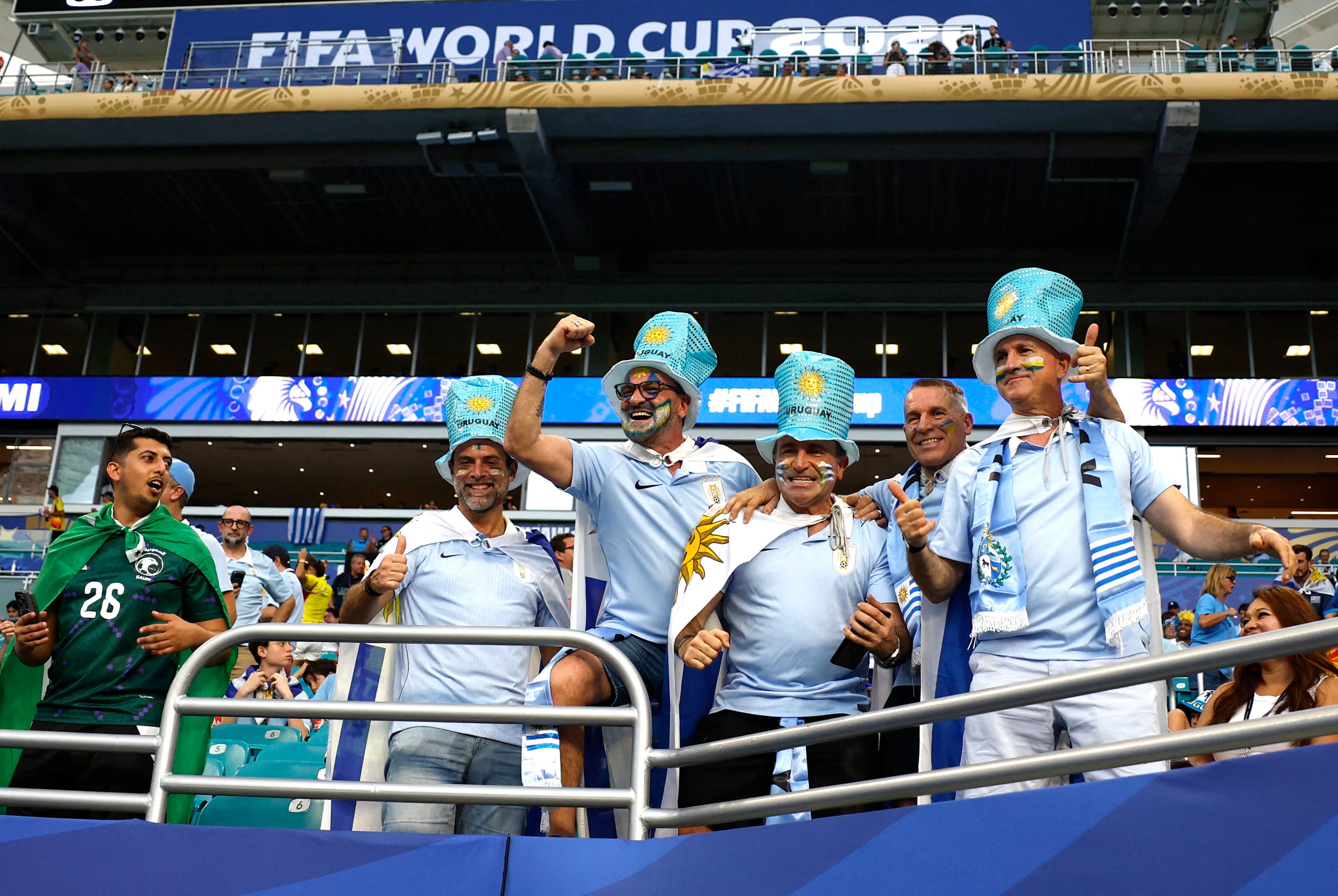 La FIFA restringe el ingreso a ciertos artículos y solo autoriza bolsos y elementos que cumplan con requisitos de tamaño y materiales (REUTERS/Marco Bello)