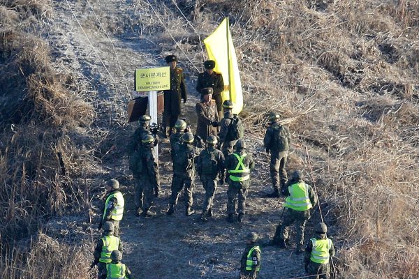 Corea del Sur informó la deserción de un militar norcoreano que atravesó la Zona Desmilitarizada