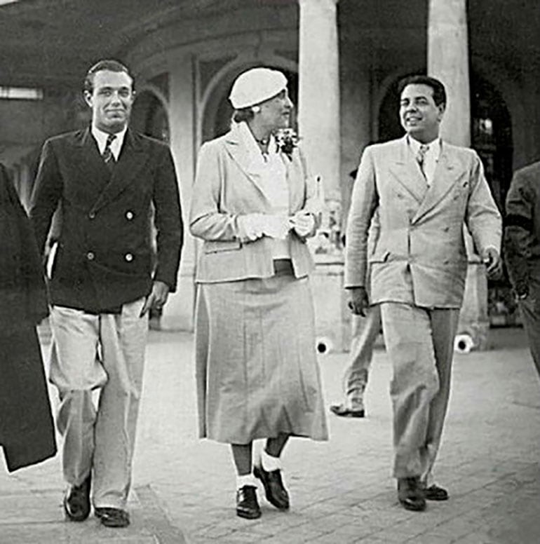 Adolfo Bioy Casares, Victoria Ocampo y Jorge Luis Borges en la Rambla de Mar del Plata en 1935