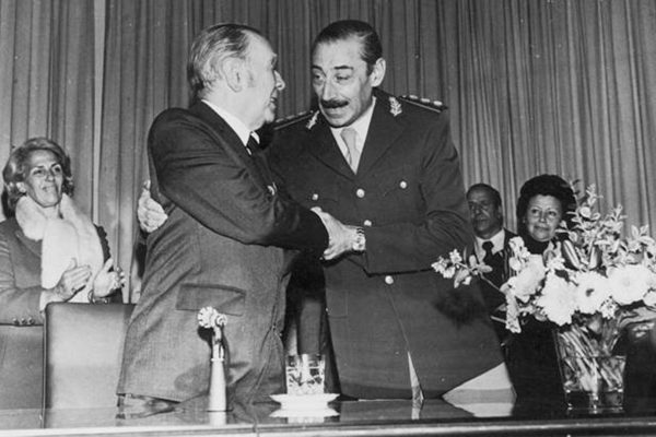 “Cuando Borges empezó a escribir ficción, decían que era poco serio”, dice la especialista que lo conoce a fondo