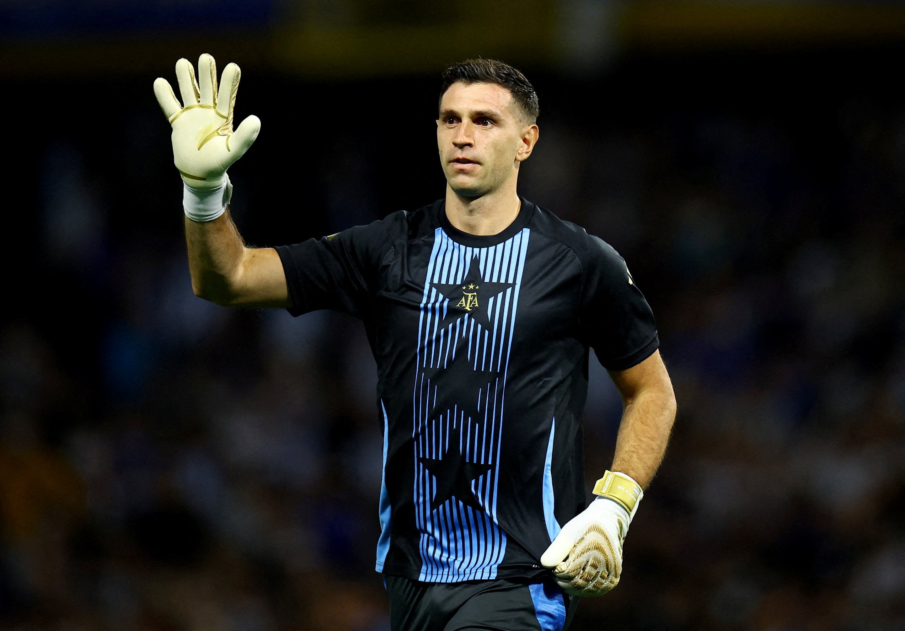 Dibu Martínez, uno de los ausentes en el amistoso de la Selección ante Honduras (REUTERS/Agustin Marcarian)