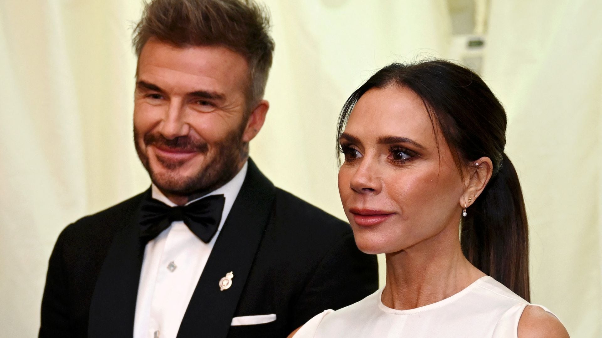 David Beckham fue visto en diversos establecimientos junto a Victoria Beckham y sus hijos (Finnbarr Webster/Pool via REUTERS)