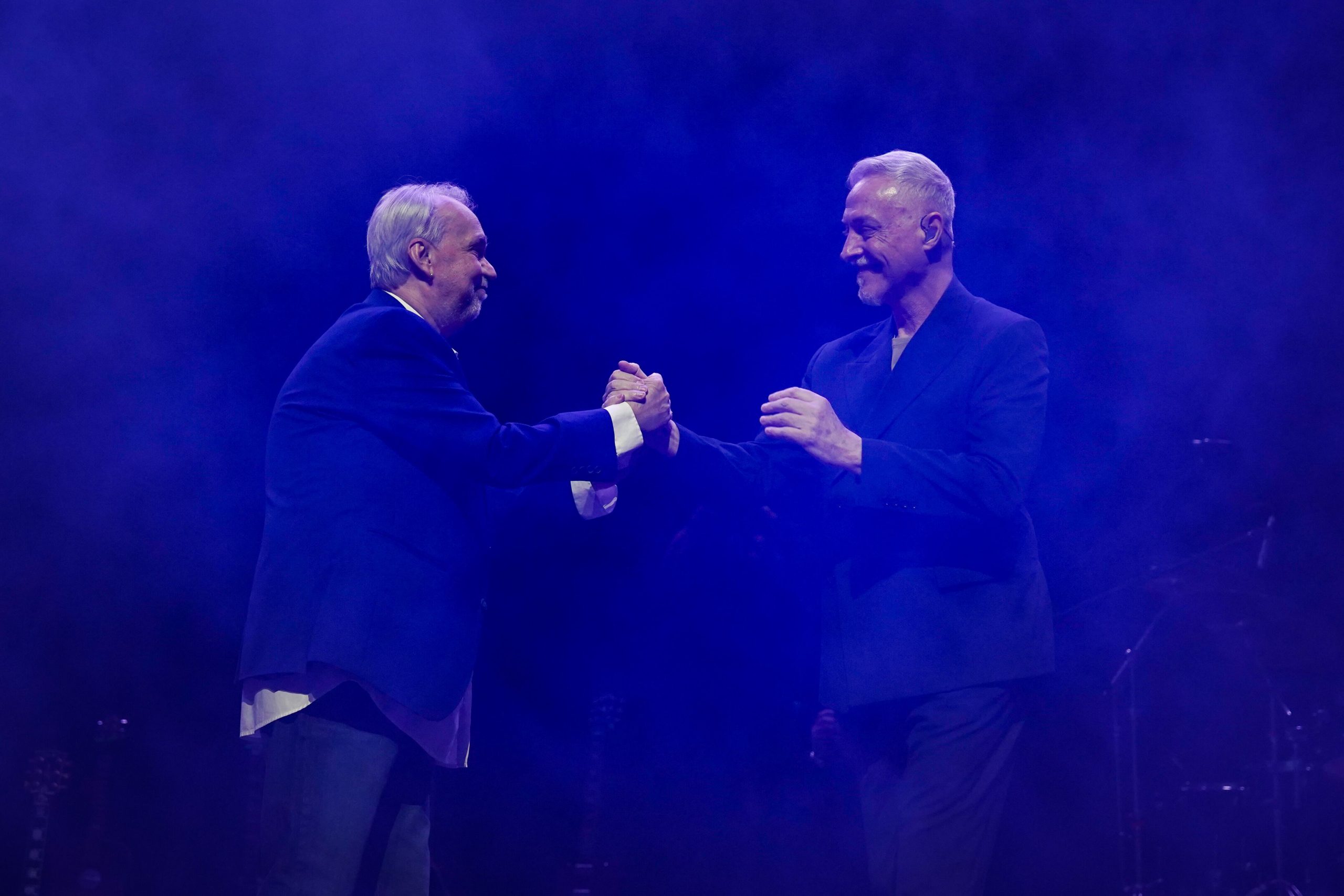 David Lebón y Pedro Aznar desbordaron de emoción la primera noche del regreso de Serú Girán
