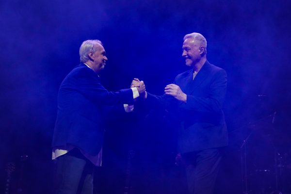 David Lebón y Pedro Aznar desbordaron de emoción la primera noche del regreso de Serú Girán