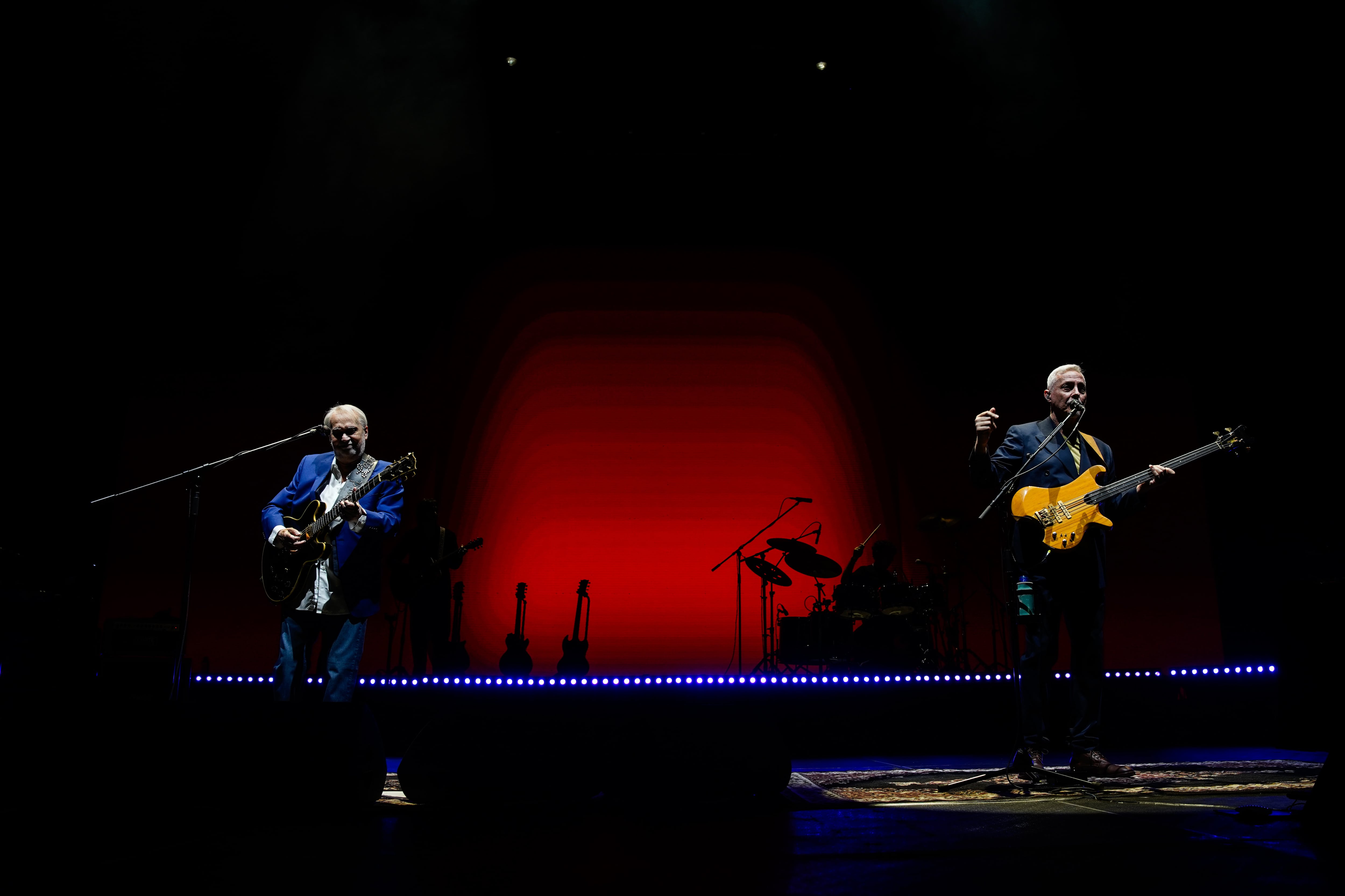 Lebón y Aznar en escena, con Charly García y el espíritu de Oscar Moro sobrevolando el Movistar Arena (Crédito: RS FOTOS)