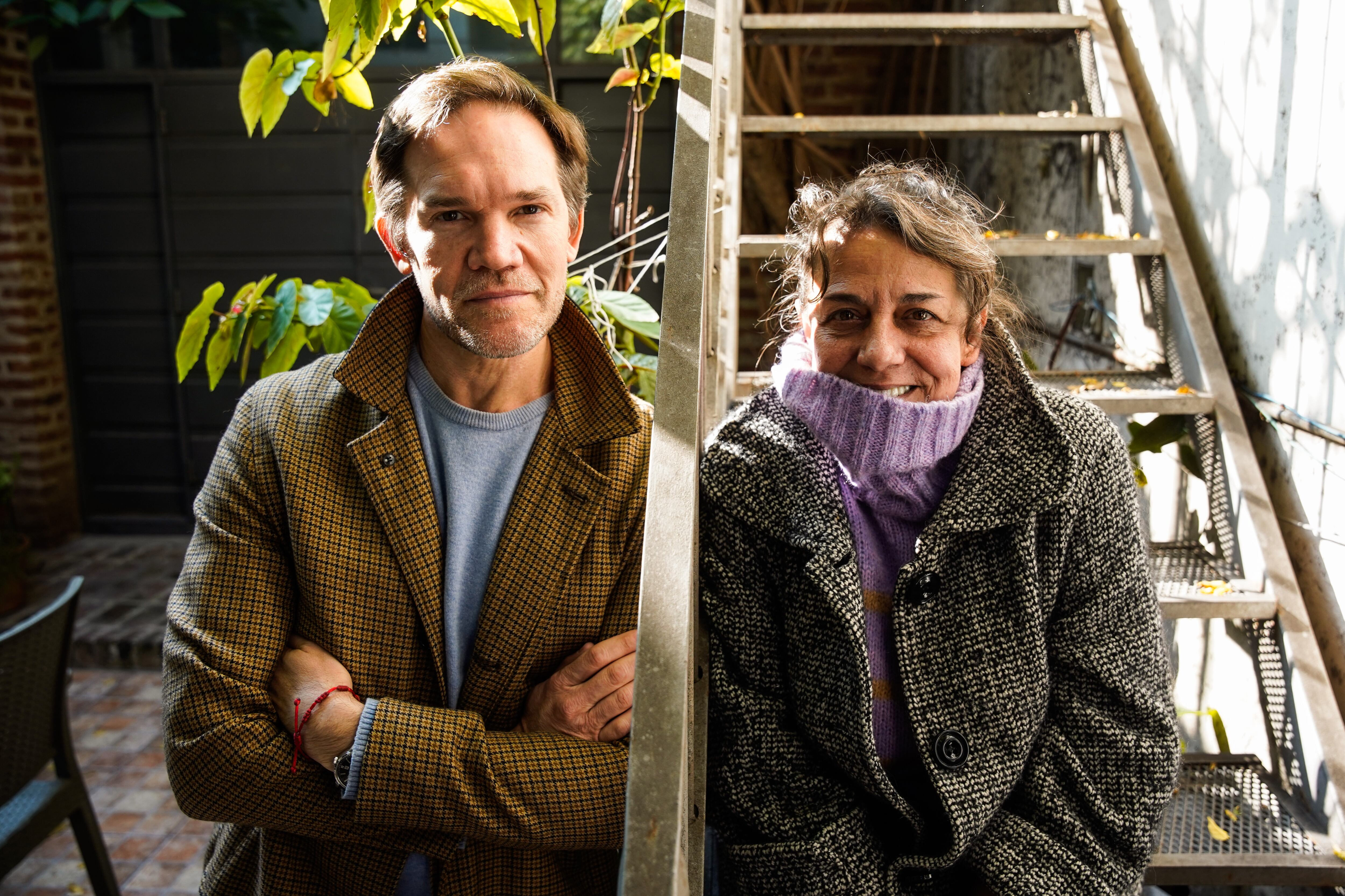 De la ficción al día a día: Julia y Juan Gil Navarro llevan el vínculo entre Annie y Paul Sheldon a un encuentro íntimo en Villa Crespo