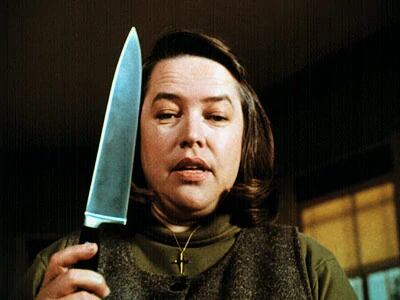 Kathy Bates como Annie Wilkes en la versión fílmica de Misery (Amazon Primer)