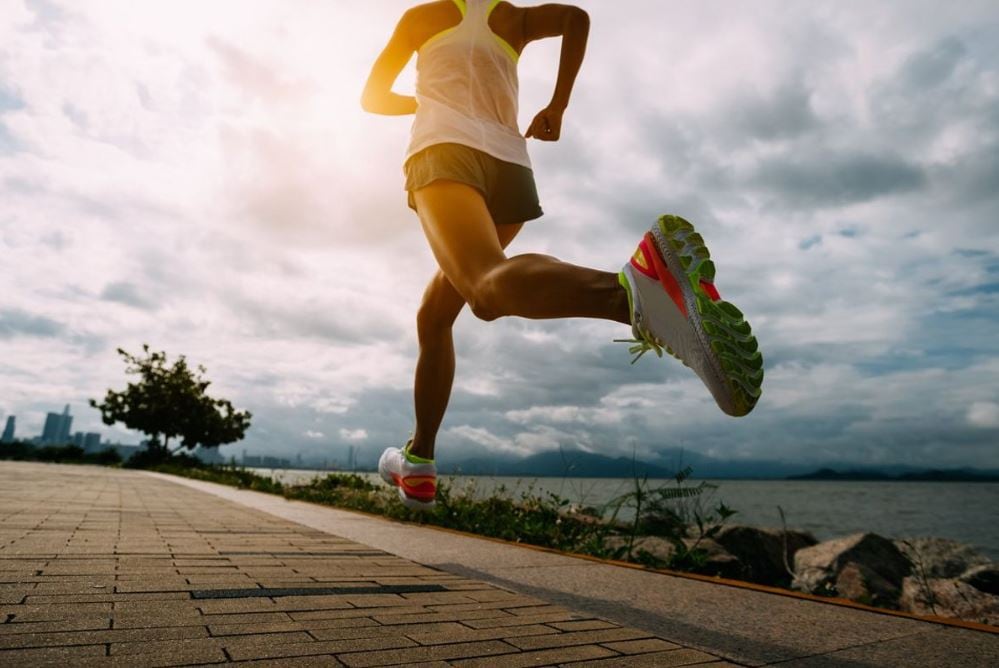 Sumar pesas mejora la velocidad y protege tendones y músculos, y que solo aumentar kilómetros termina pasando factura con el tiempo - crédito Running Colombia