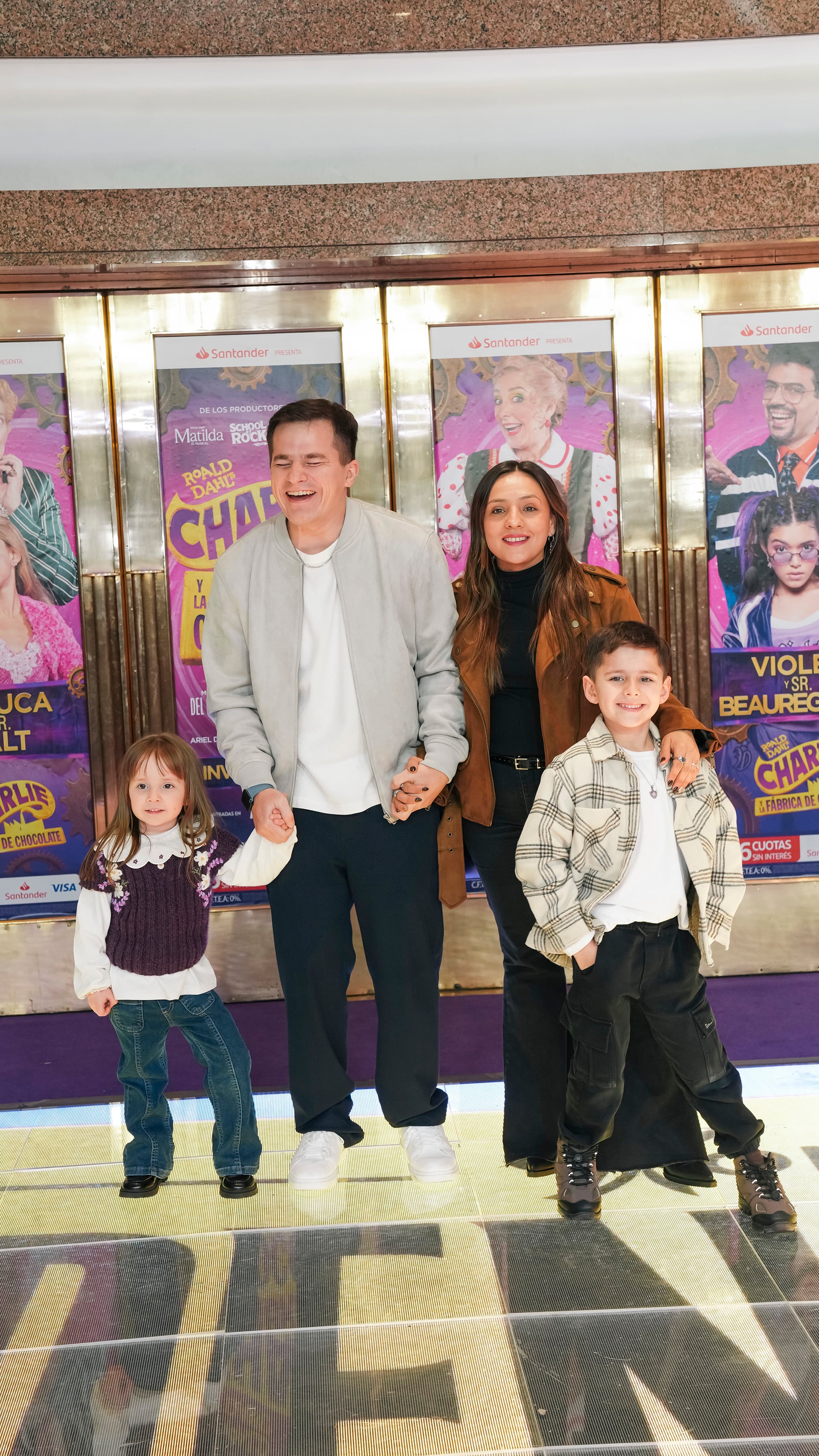 Nahuel Pennisi junto con su familia